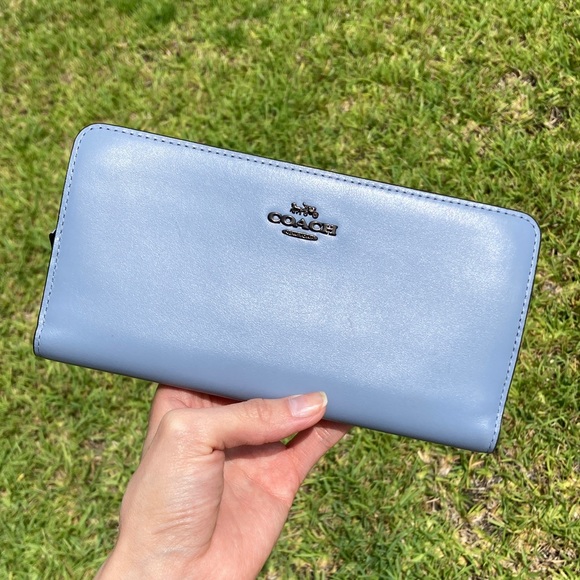 Coach Skinny refined smooth leather wallet🩵NEW - Picture 1 of 5